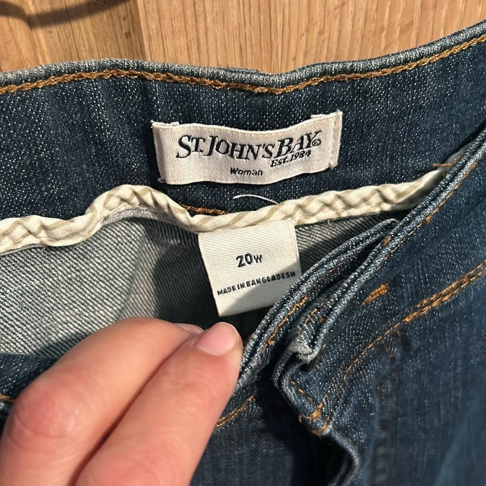 Capris - Picture 3 of 4